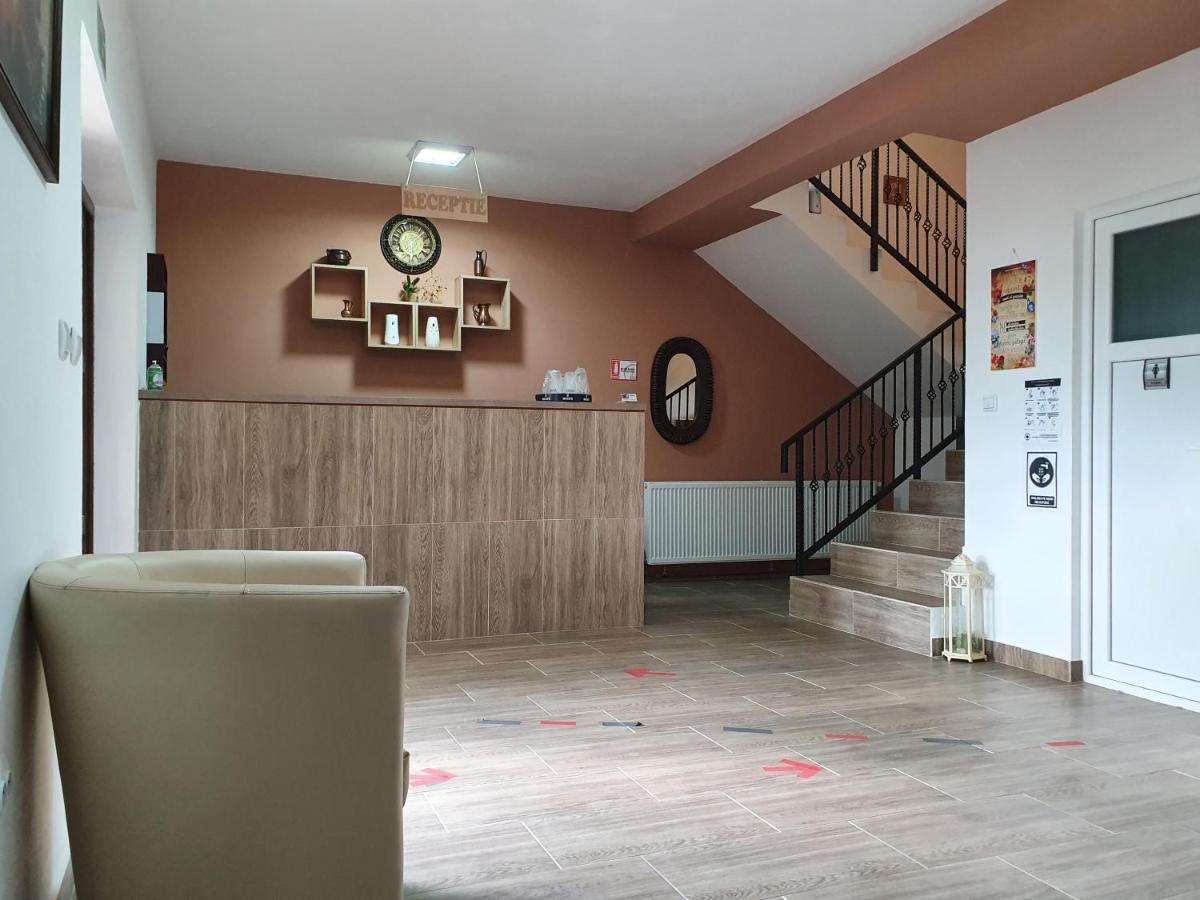 Pensiunea Ronicson Milostea Esterno foto
