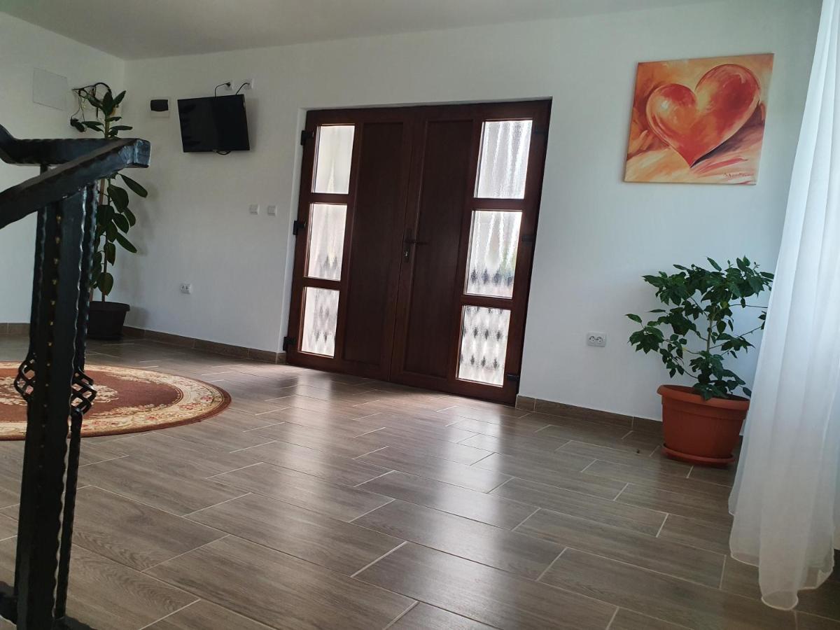 Pensiunea Ronicson Milostea Esterno foto