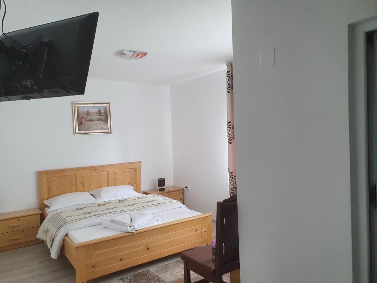 Pensiunea Ronicson Milostea Esterno foto
