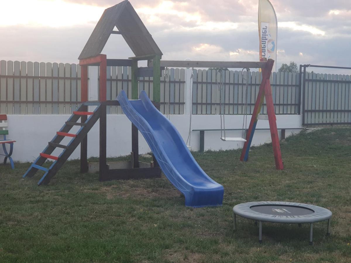 Pensiunea Ronicson Milostea Esterno foto