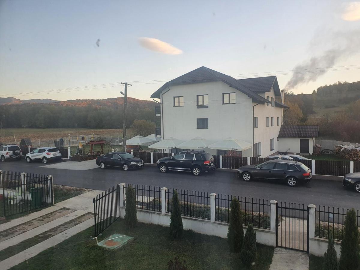 Pensiunea Ronicson Milostea Esterno foto